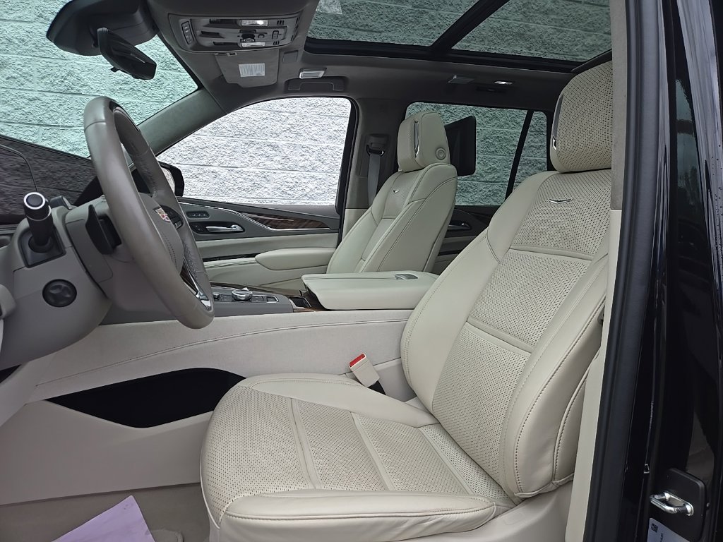 Certified 2024 Cadillac Escalade Sport Platinum w/ LPO, Floor Liner Package AWD/4WD image 15