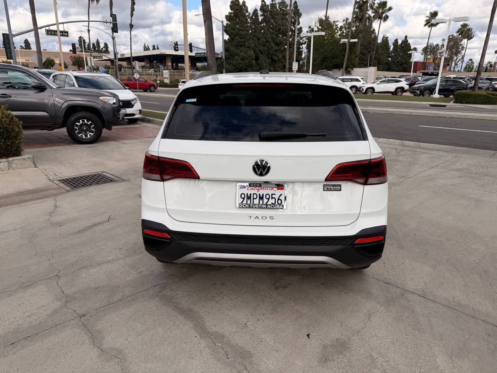 Used 2024 Volkswagen Taos S FWD image 4