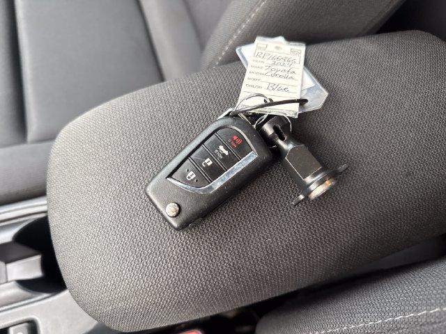 Used 2024 Toyota Corolla LE FWD image 28