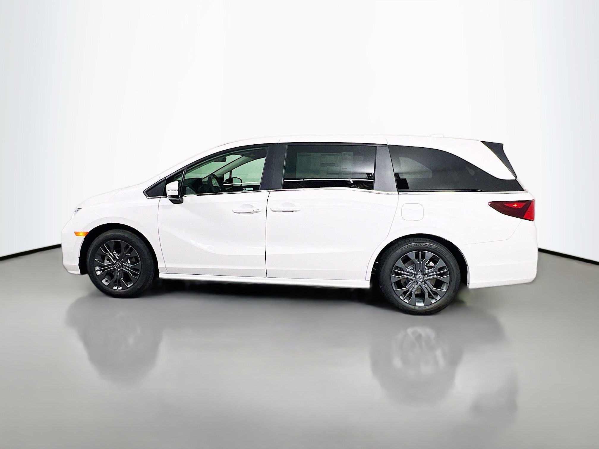 New 2026 Honda Odyssey Touring image 4