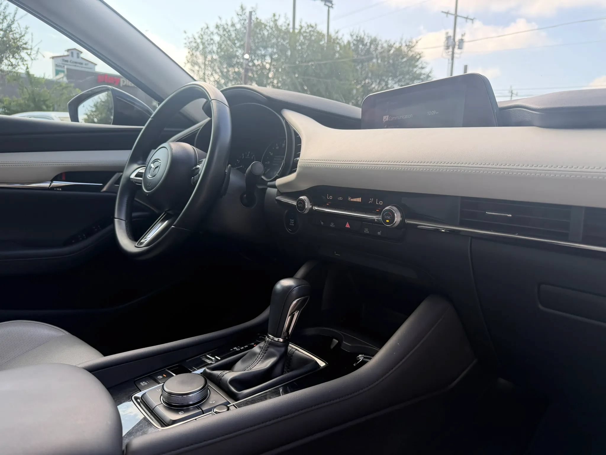 Used 2020 MAZDA MAZDA3 Sedan w/ Black Accent Package FWD image 16