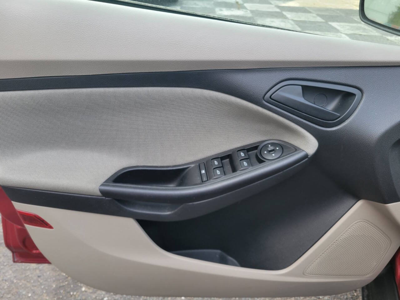 Used 2012 Ford Focus SE FWD image 15
