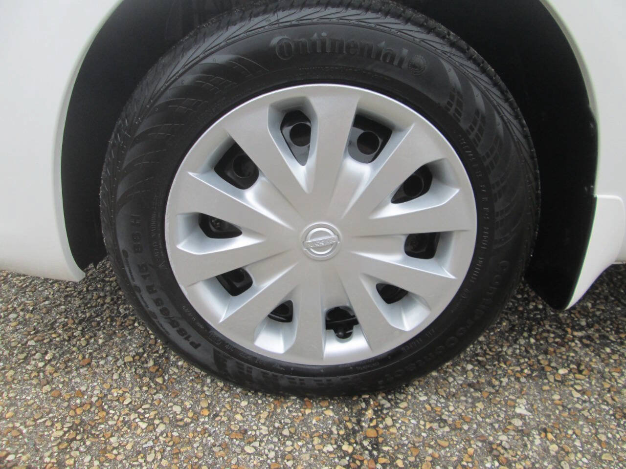 Used 2019 Nissan Versa S FWD image 9