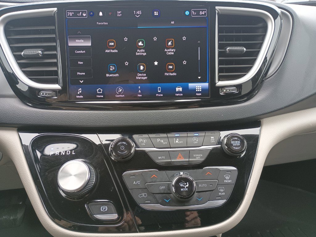 Used 2022 Chrysler Pacifica Touring-L w/ Uconnect Theater Family Group image 21