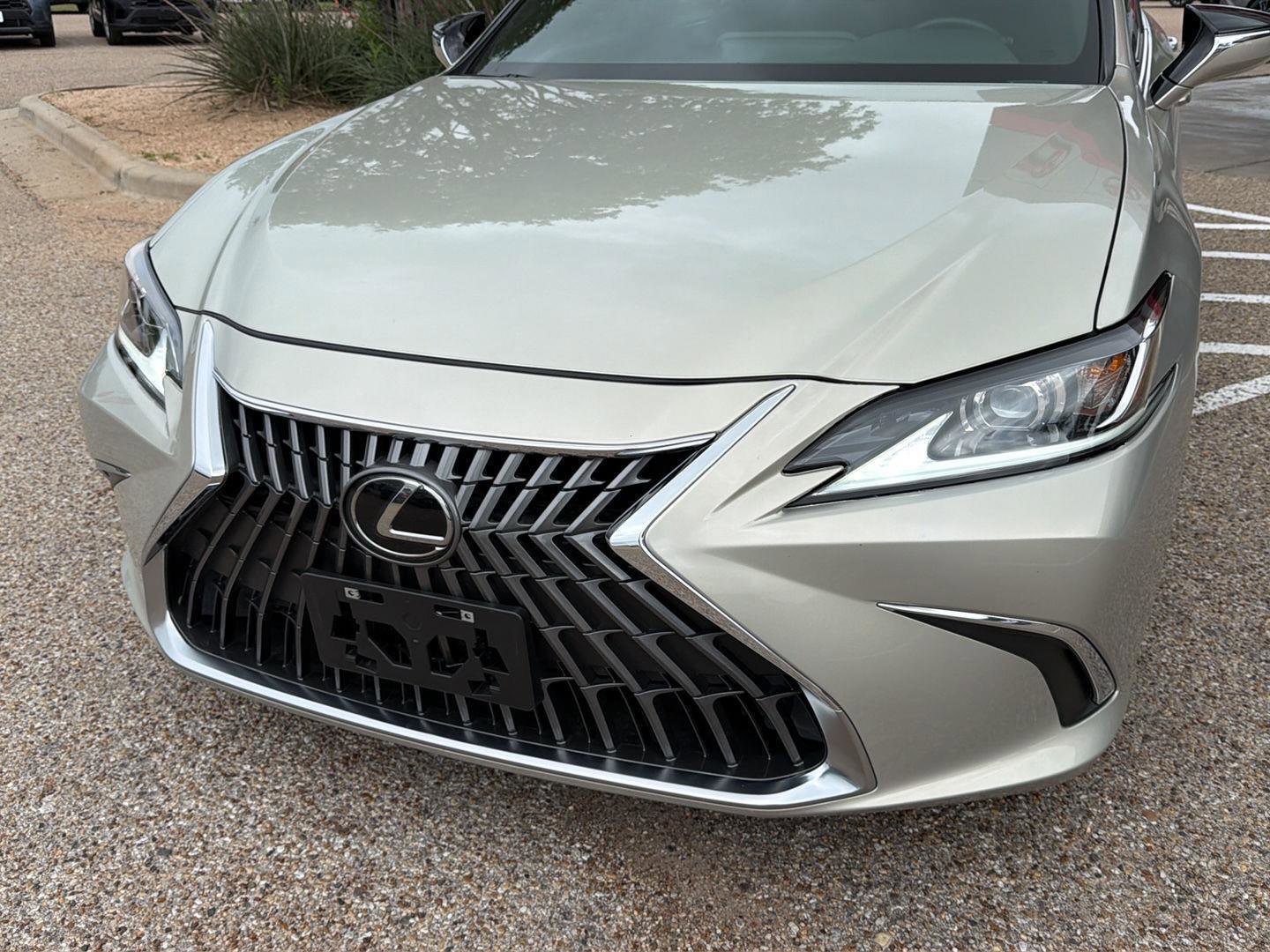 Used 2023 Lexus ES 350 w/ Accessory Package (Z2) image 8