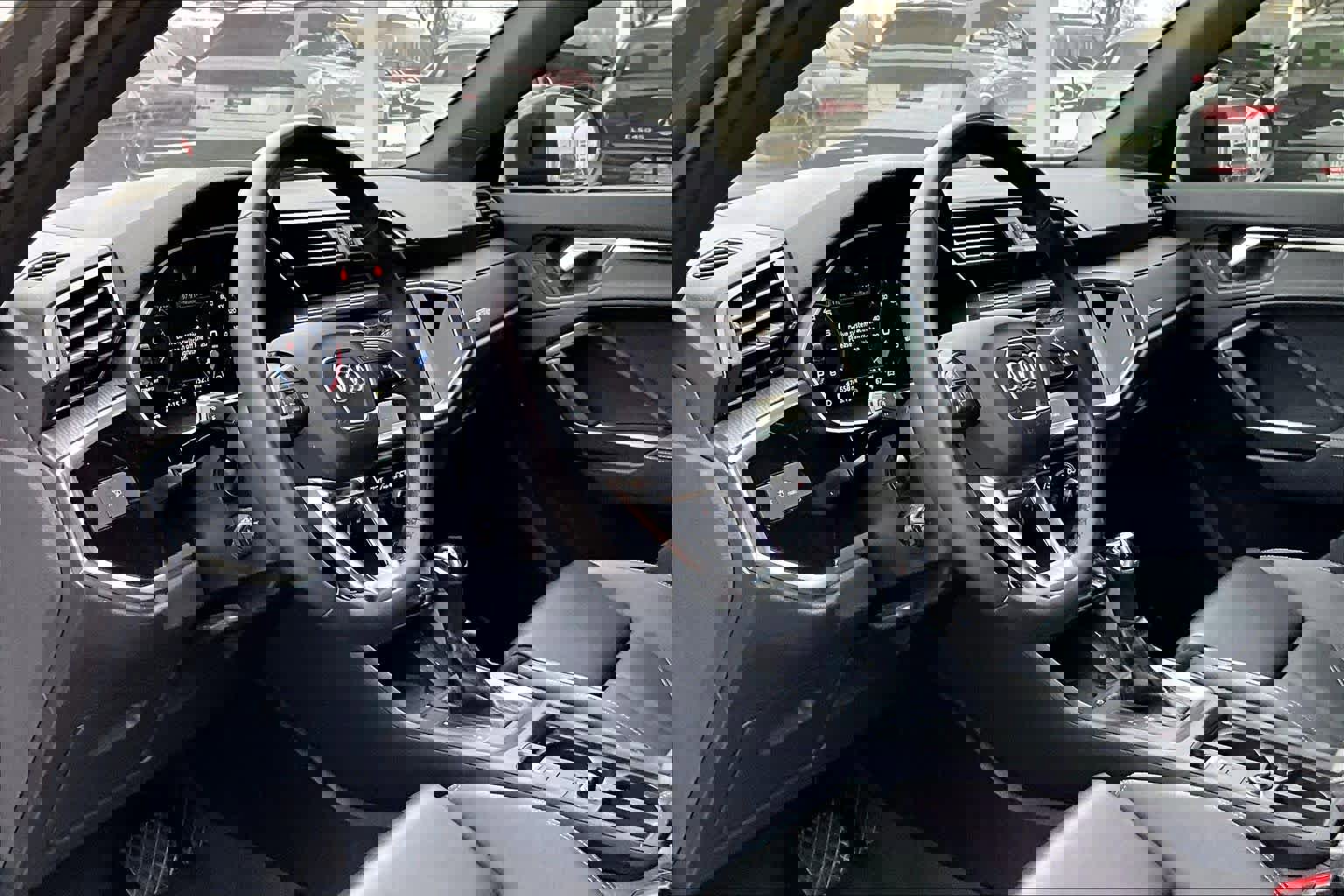 Used 2023 Audi Q3 2.0T Premium Plus w/ Premium Plus Package image 17