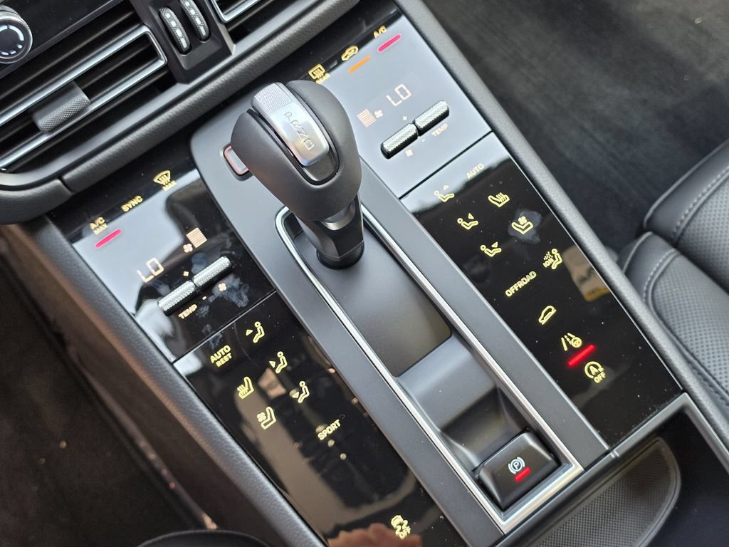 New 2026 Porsche Macan AWD/4WD image 28