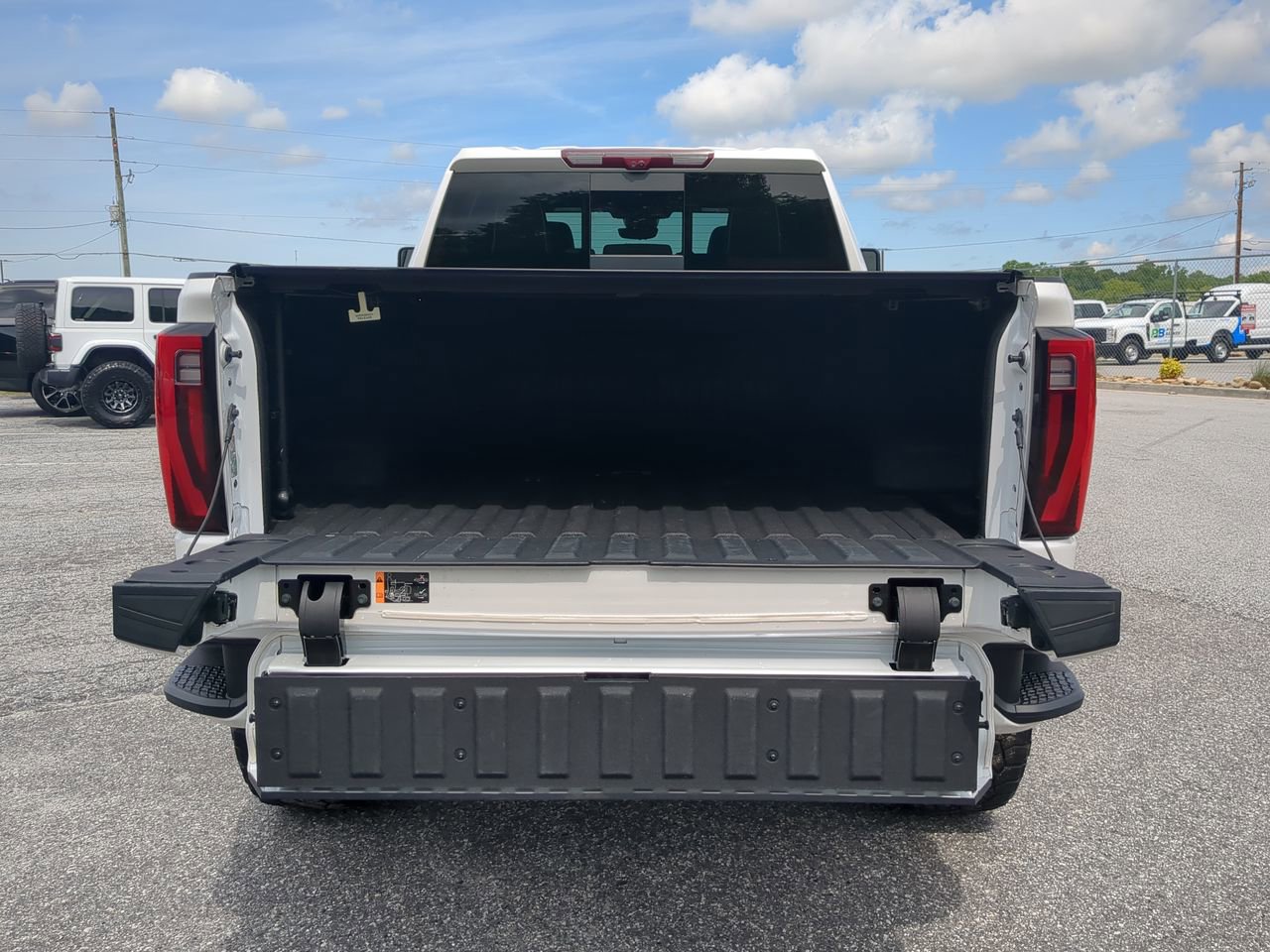 Used 2024 GMC Sierra 2500 Denali Ultimate AWD/4WD image 11