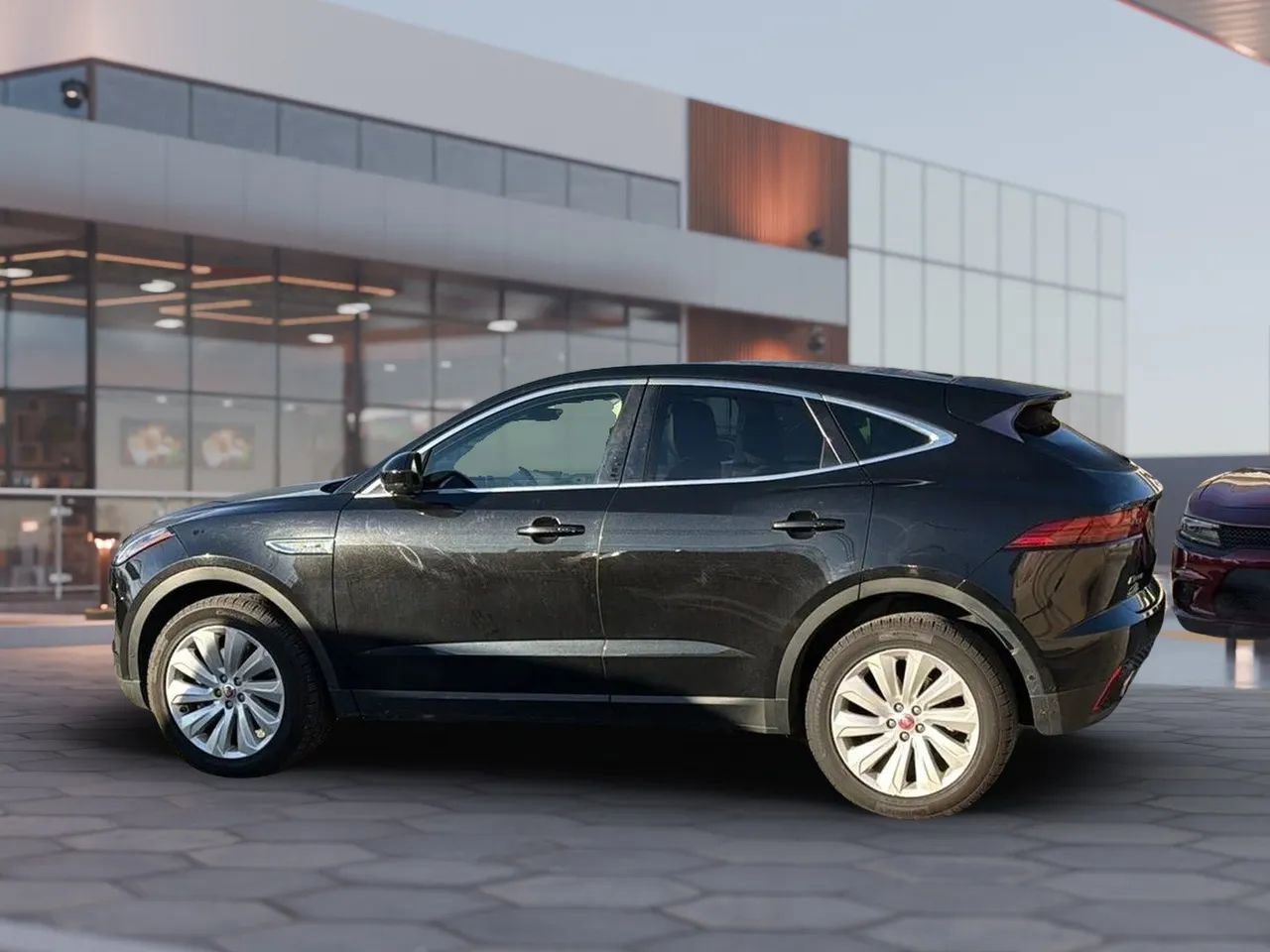 Used 2018 Jaguar E-PACE SE image 4