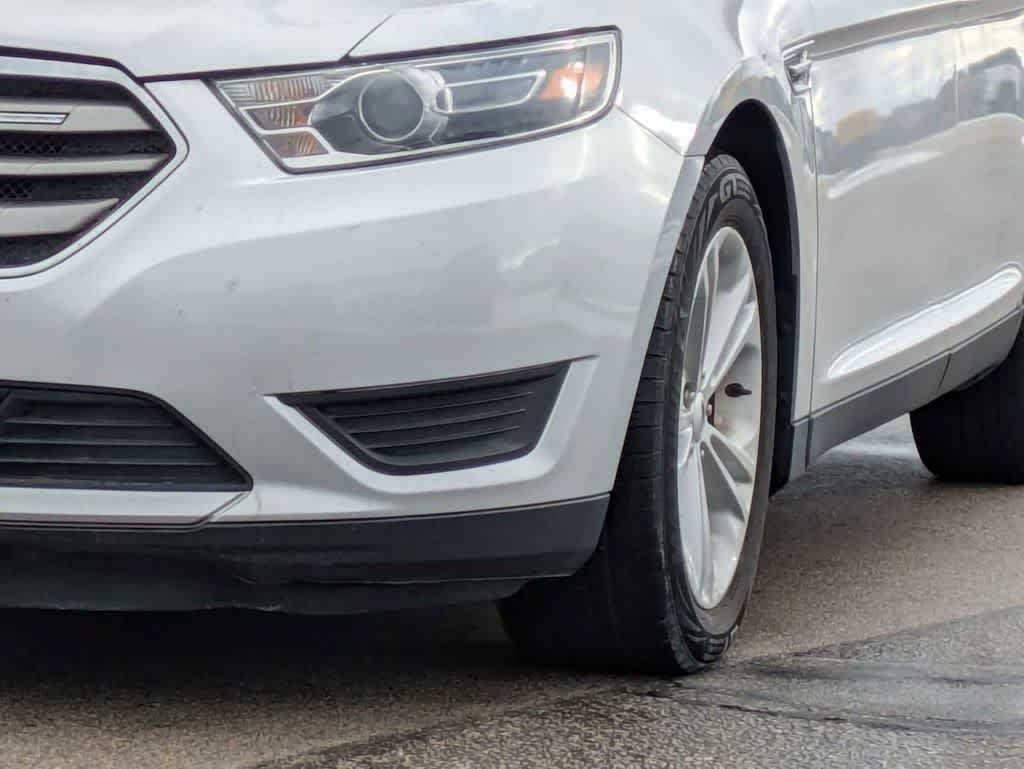 Used 2017 Ford Taurus SE FWD image 10