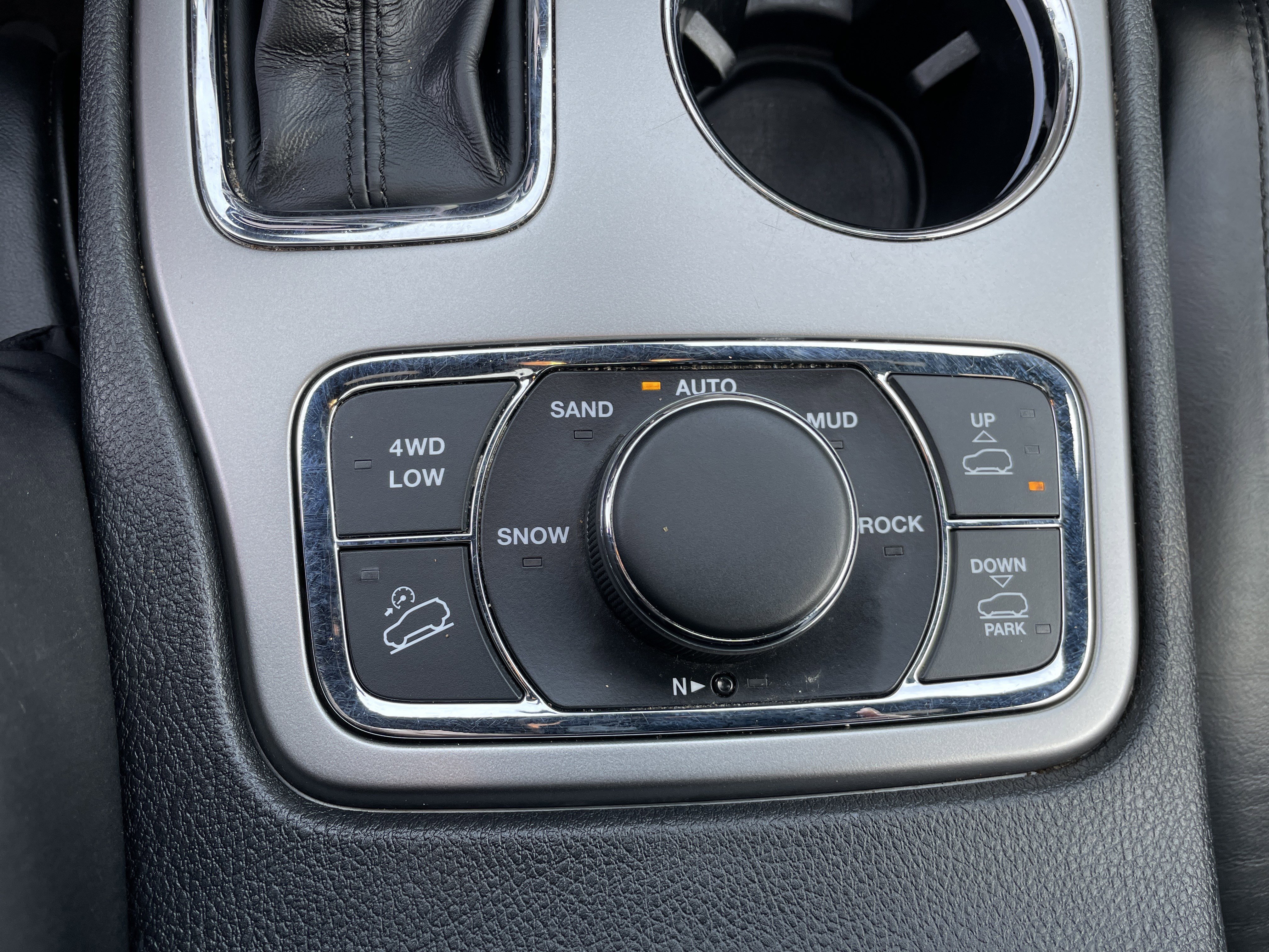 Used 2018 Jeep Grand Cherokee Overland image 55