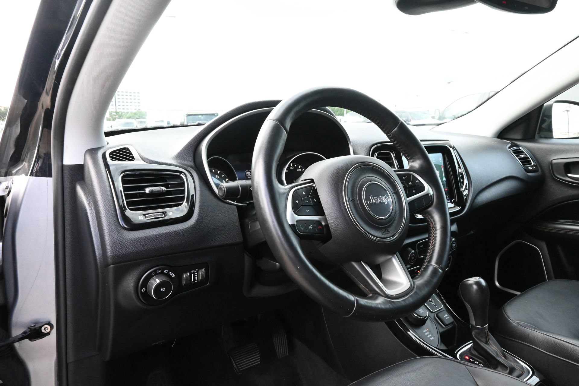 Used 2018 Jeep Compass Limited w/ Navigation Group AWD/4WD image 17