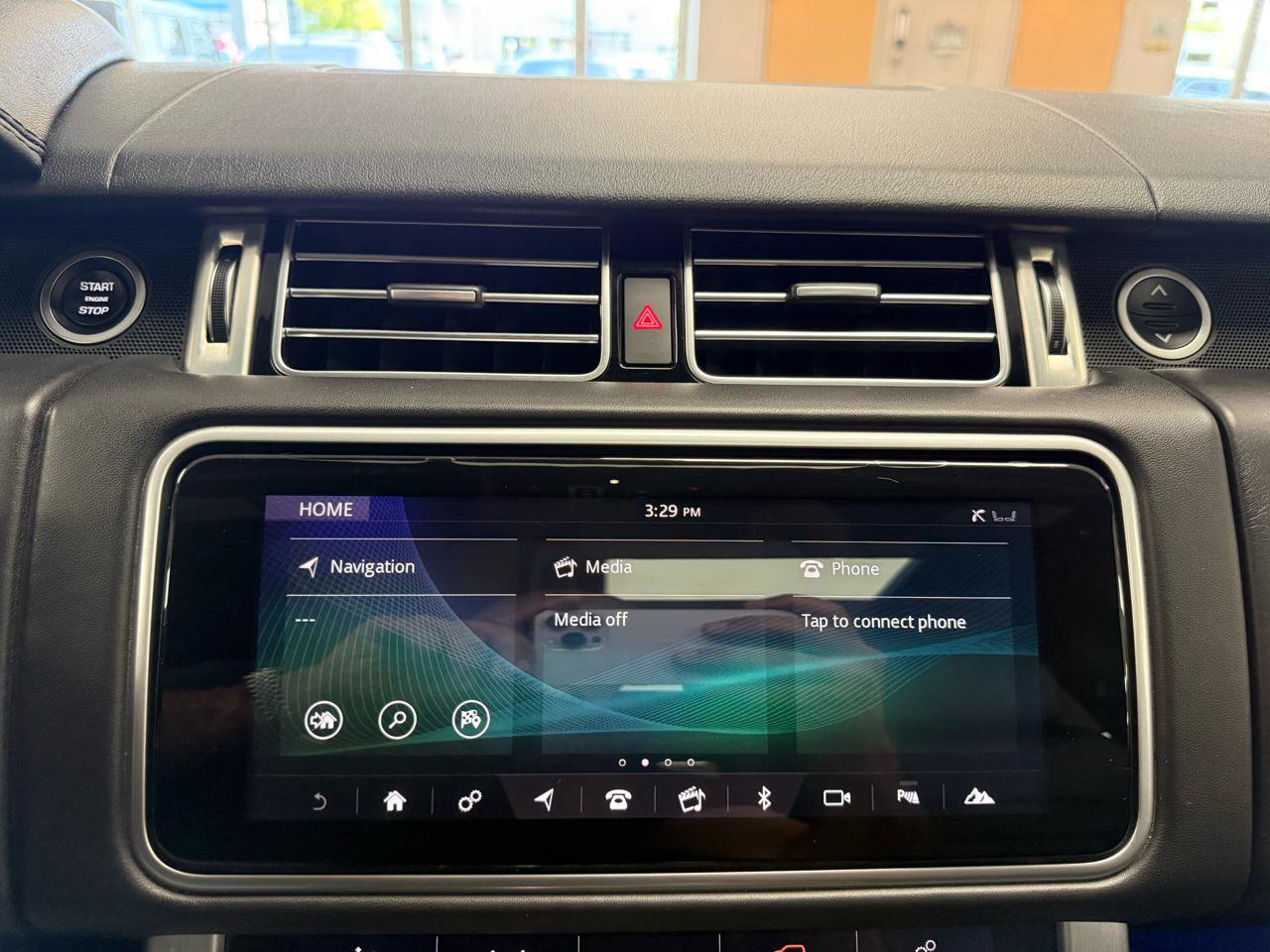 Used 2018 Land Rover Range Rover HSE image 18