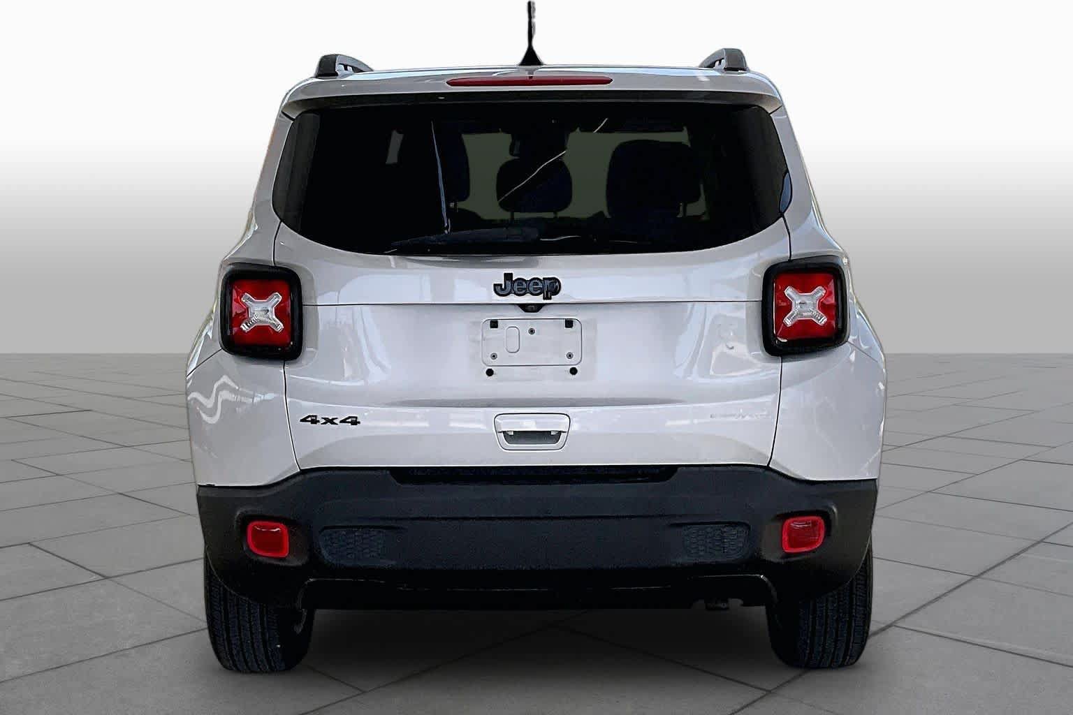 Used 2020 Jeep Renegade Altitude w/ UConnect 8.4 Nav Group AWD/4WD image 5