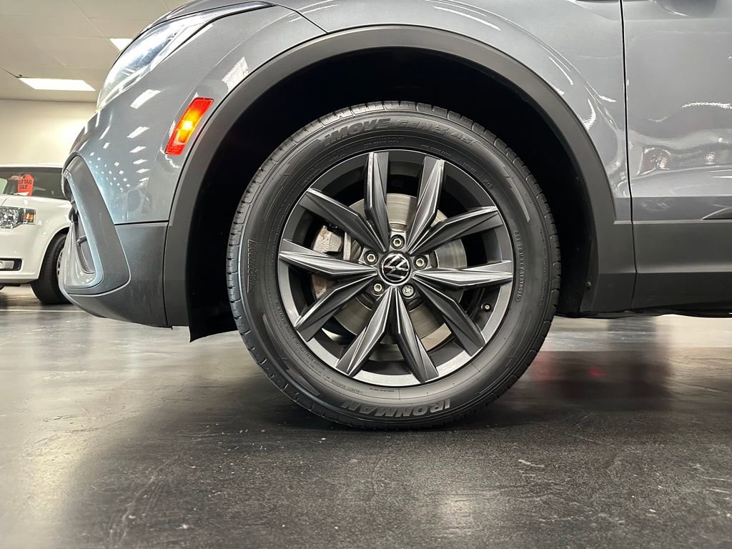 Used 2022 Volkswagen Tiguan SE FWD image 12