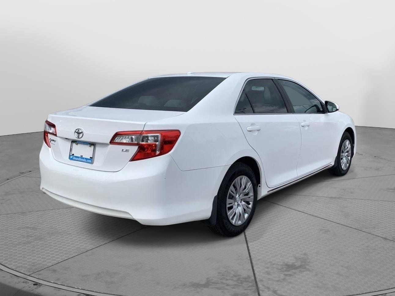 Used 2014 Toyota Camry LE FWD image 3