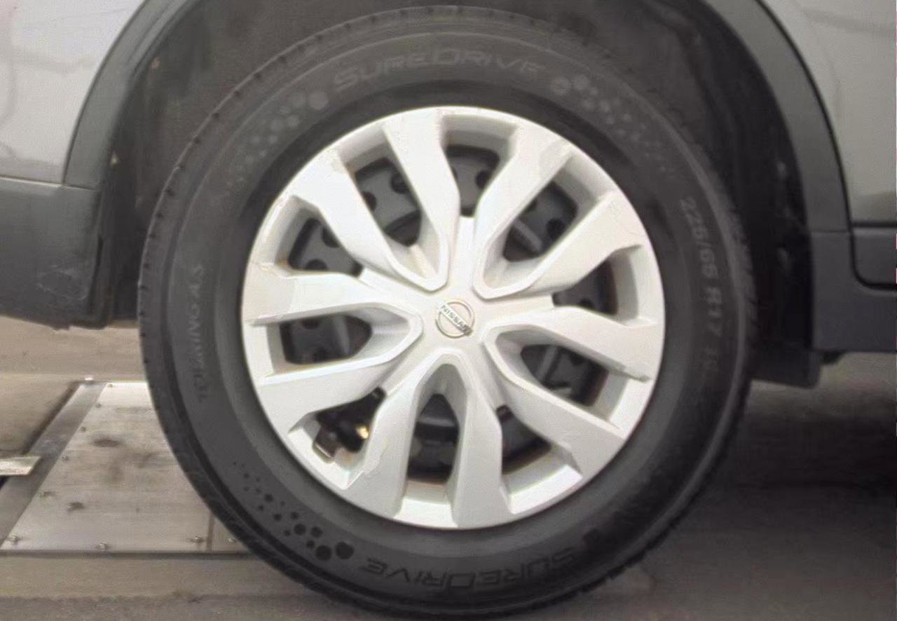 Used 2016 Nissan Rogue S image 9