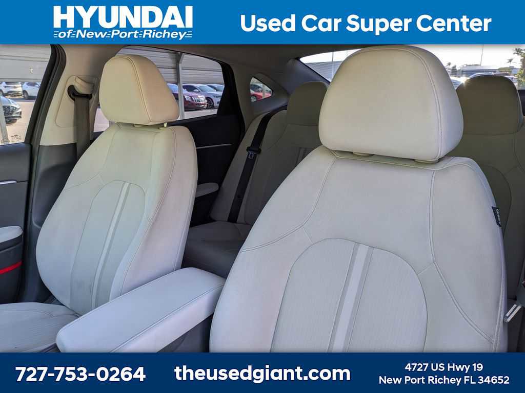 Used 2022 Hyundai Sonata SE w/ Cargo Package FWD image 7