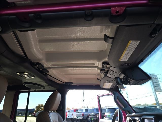 Used 2022 Jeep Wrangler Unlimited Sahara w/ Safety Group AWD/4WD image 40