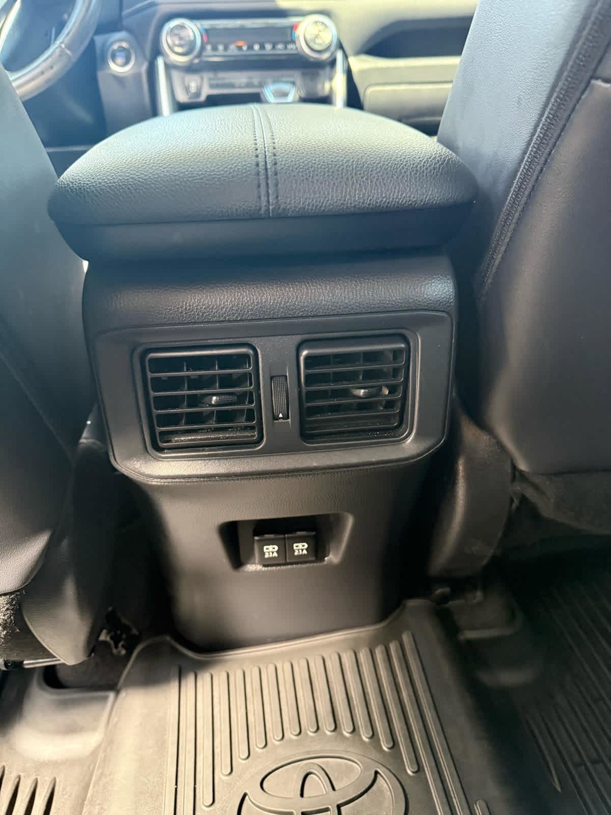 Used 2019 Toyota RAV4 XLE Premium image 15