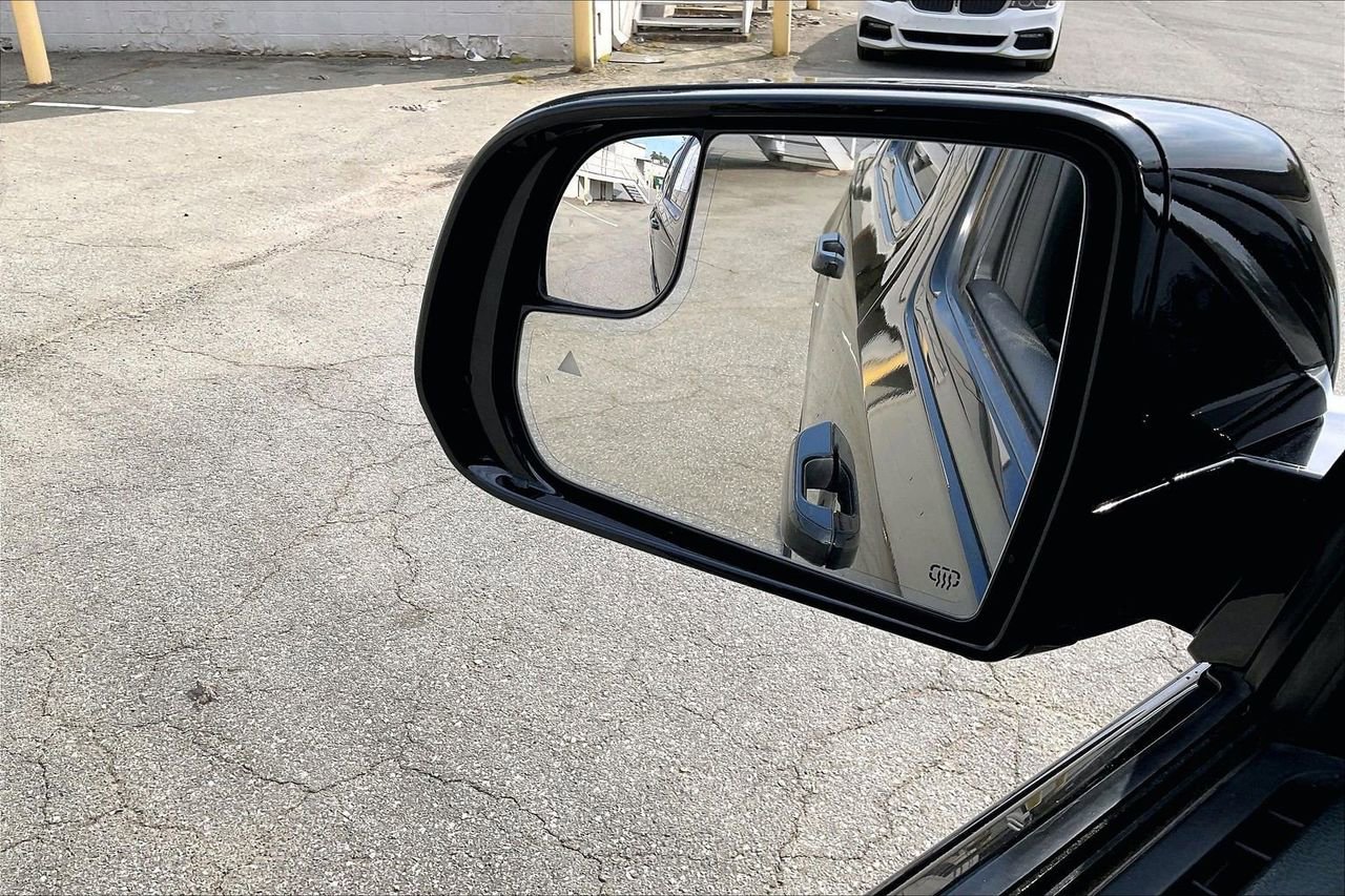 Certified 2024 Jeep Wagoneer Series II w/ Flexible Seating Group AWD/4WD image 30