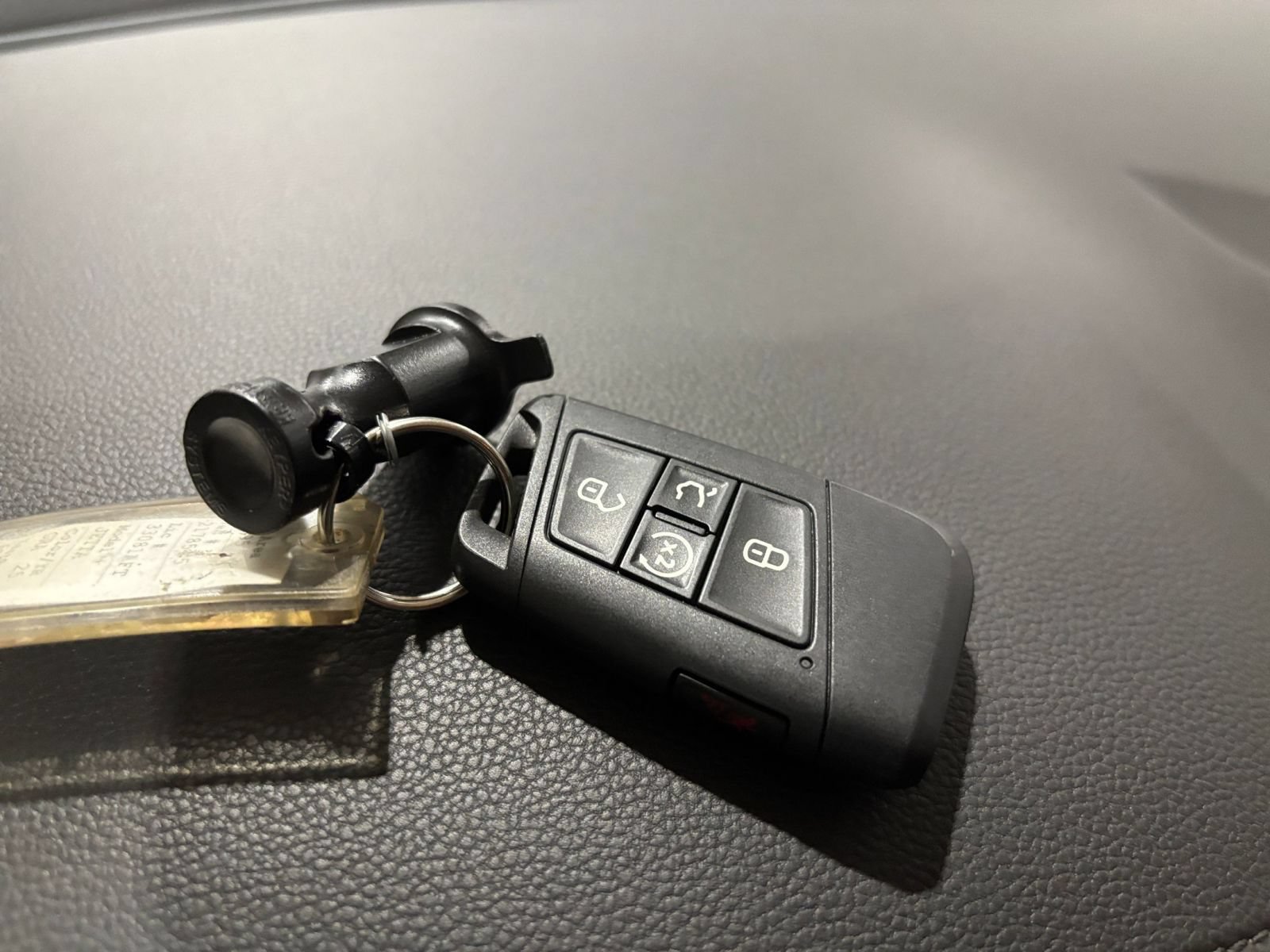 Used 2025 Volkswagen Jetta SE FWD image 24