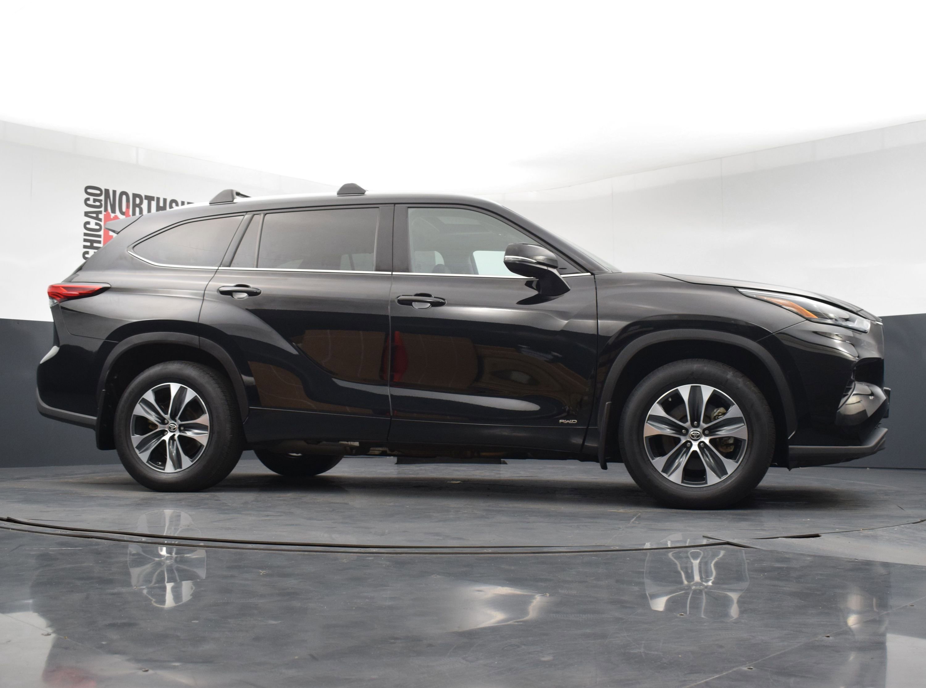 Used 2022 Toyota Highlander XLE AWD/4WD image 33