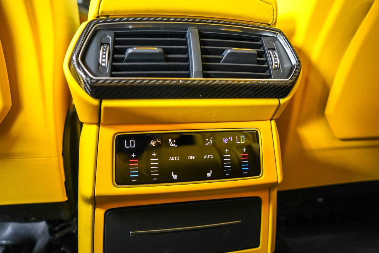 Used 2021 Lamborghini Urus AWD/4WD image 31