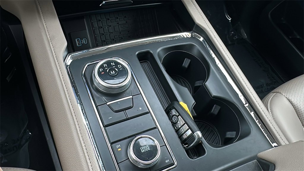 Used 2024 Ford Expedition Max XLT image 23