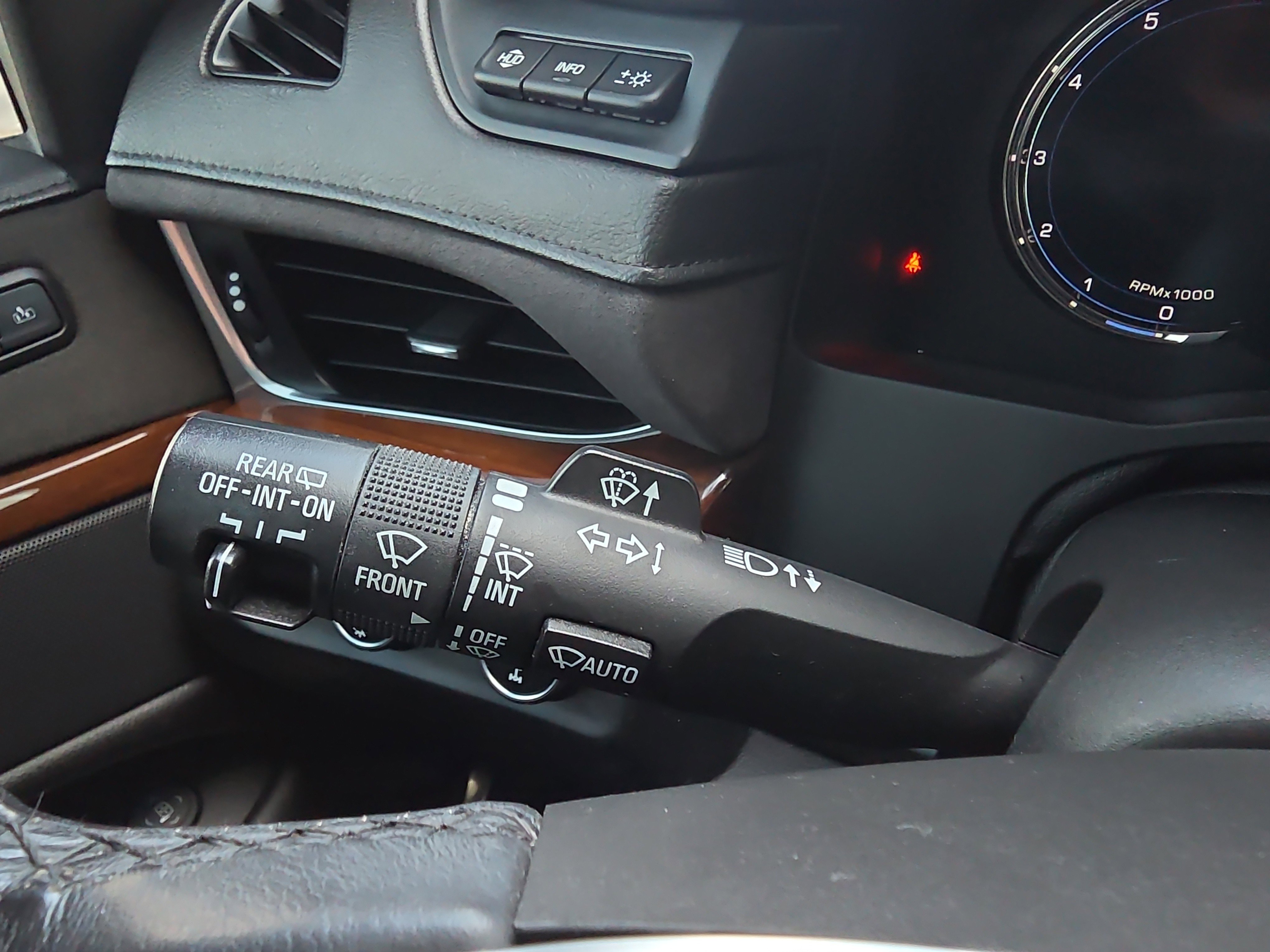 Used 2018 Cadillac Escalade Luxury image 20