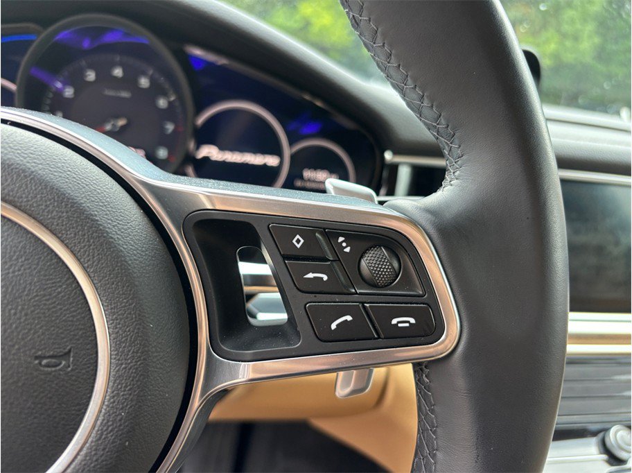 Used 2017 Porsche Panamera 4 AWD/4WD image 27