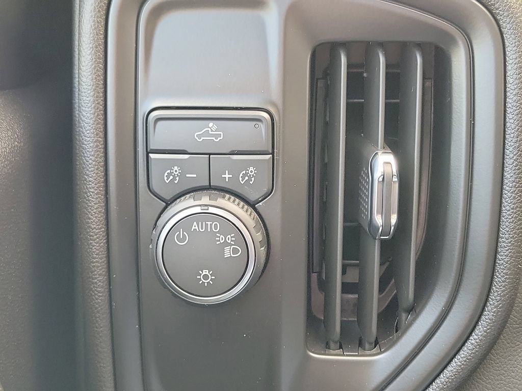 Used 2026 Chevrolet Silverado 1500 Custom RWD image 13