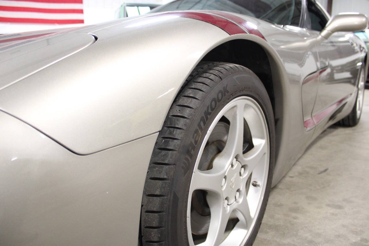 Used 2001 Chevrolet Corvette Coupe w/ Preferred Equipment Group2 RWD image 10