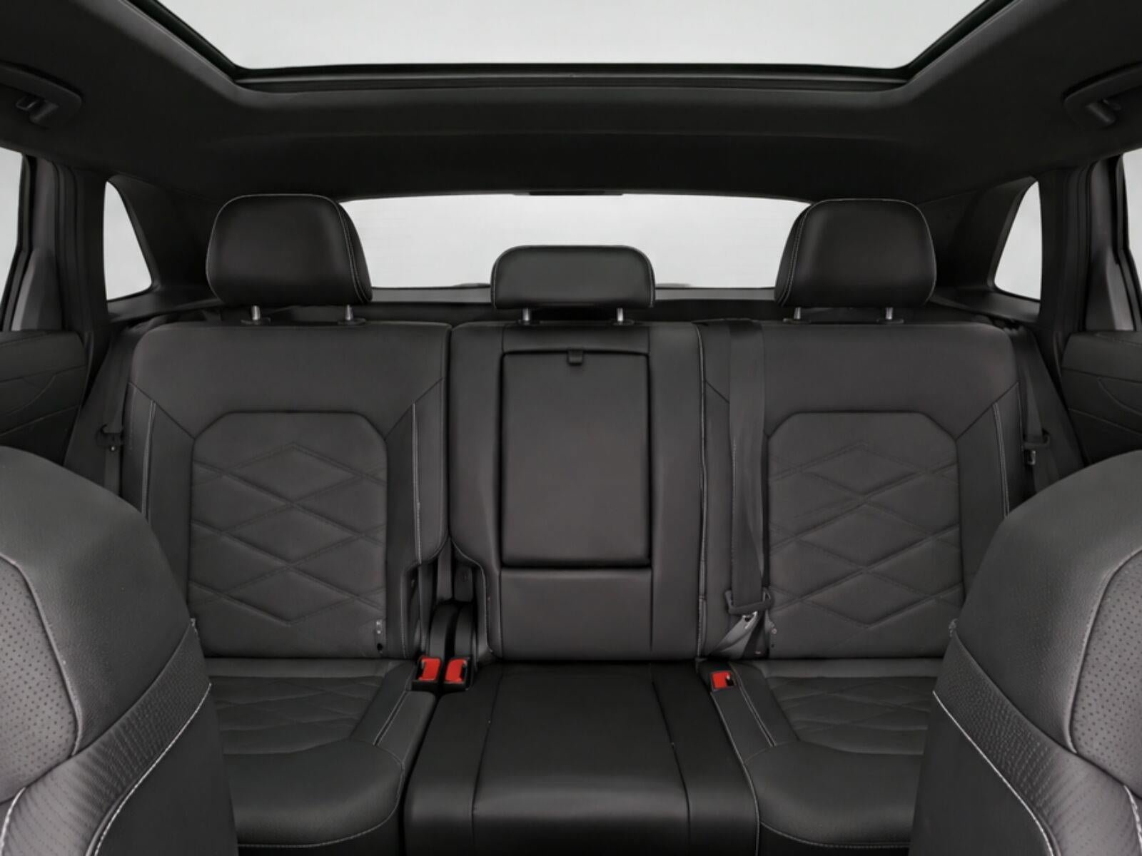 Used 2024 Volkswagen Atlas Cross Sport SE w/ Panoramic Sunroof Package AWD/4WD image 16