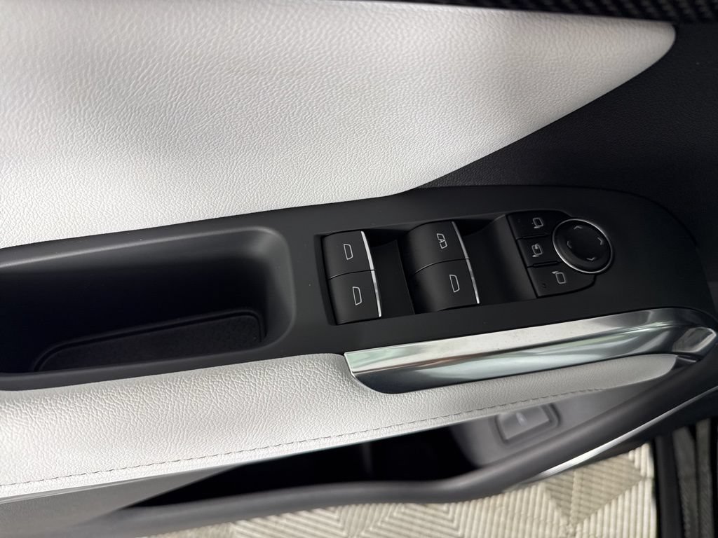 New 2026 Chevrolet Traverse High Country FWD image 13