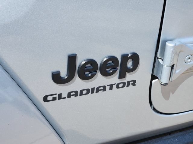 Certified 2022 Jeep Gladiator Overland AWD/4WD image 11