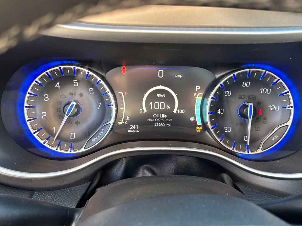 Used 2024 Chrysler Pacifica Touring-L image 16