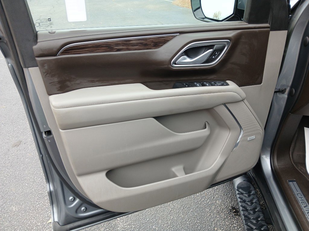 Used 2022 Chevrolet Suburban Z71 w/ Luxury Package image 23