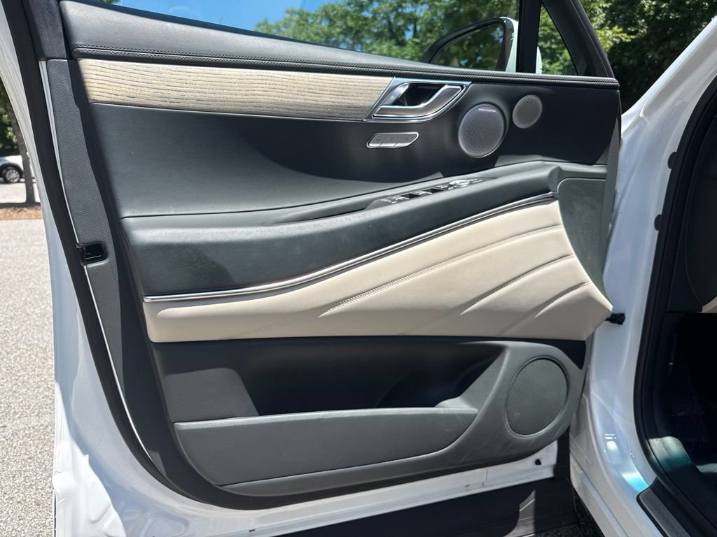 Certified 2025 Genesis GV80 2.5T Advanced AWD/4WD image 13