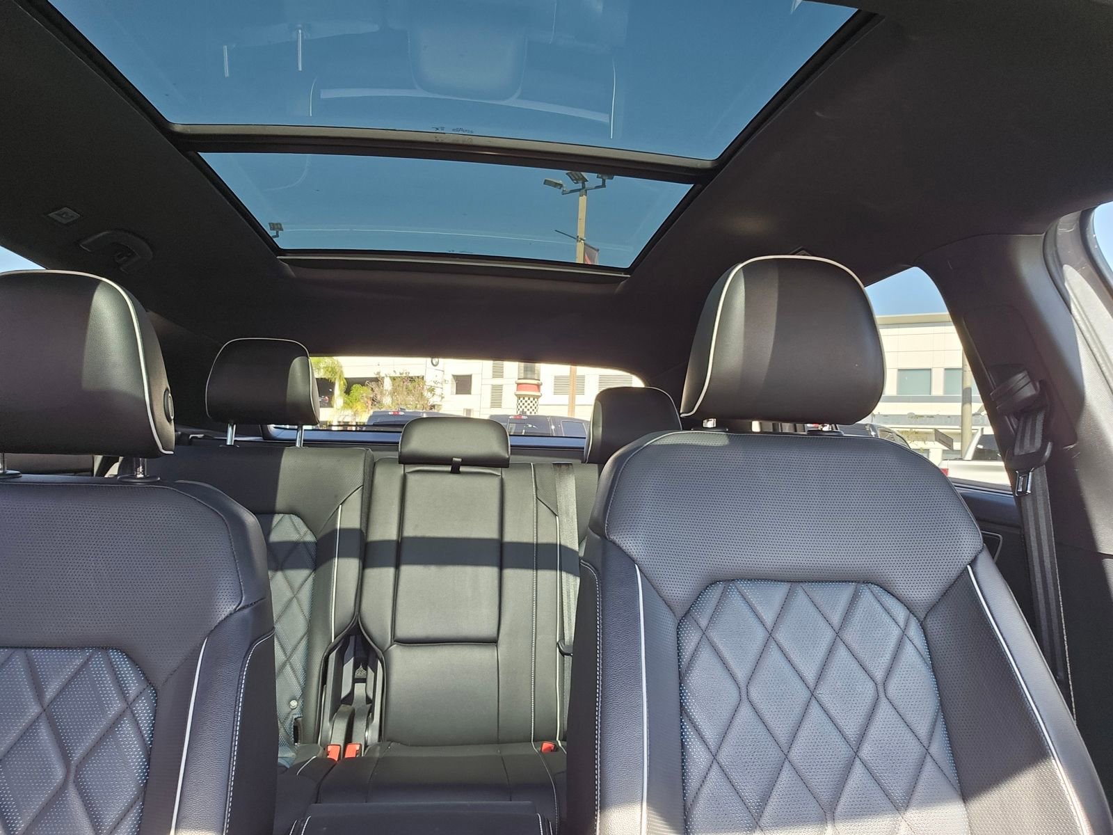 Used 2024 Volkswagen Atlas Cross Sport SEL Premium R-Line image 29