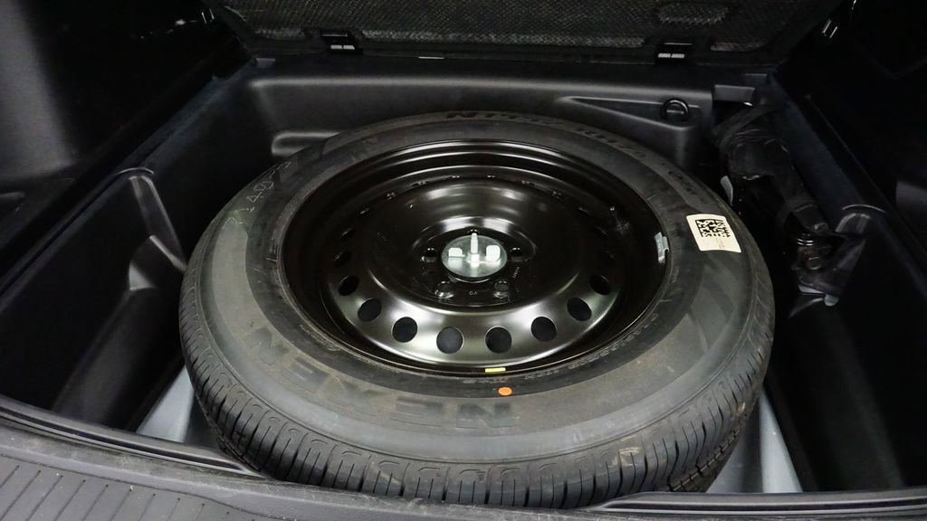 Certified 2023 Jeep Grand Cherokee Limited w/ Black Appearance Package image 16