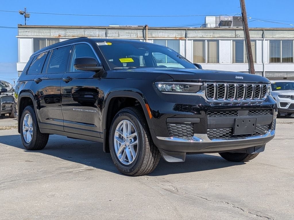 New 2026 Jeep Grand Cherokee L Laredo w/ MOPAR Finishing Package AWD/4WD image 7