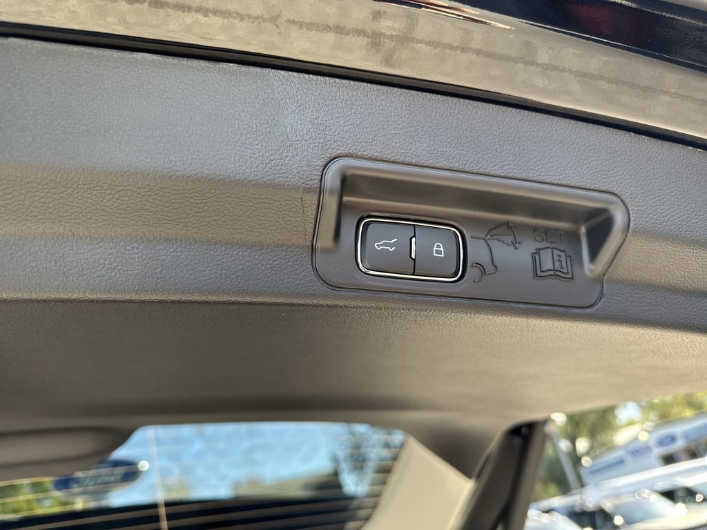 New 2026 Ford Explorer Platinum image 14