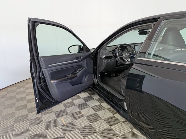 Used 2024 Nissan Altima 2.5 SR FWD image 14