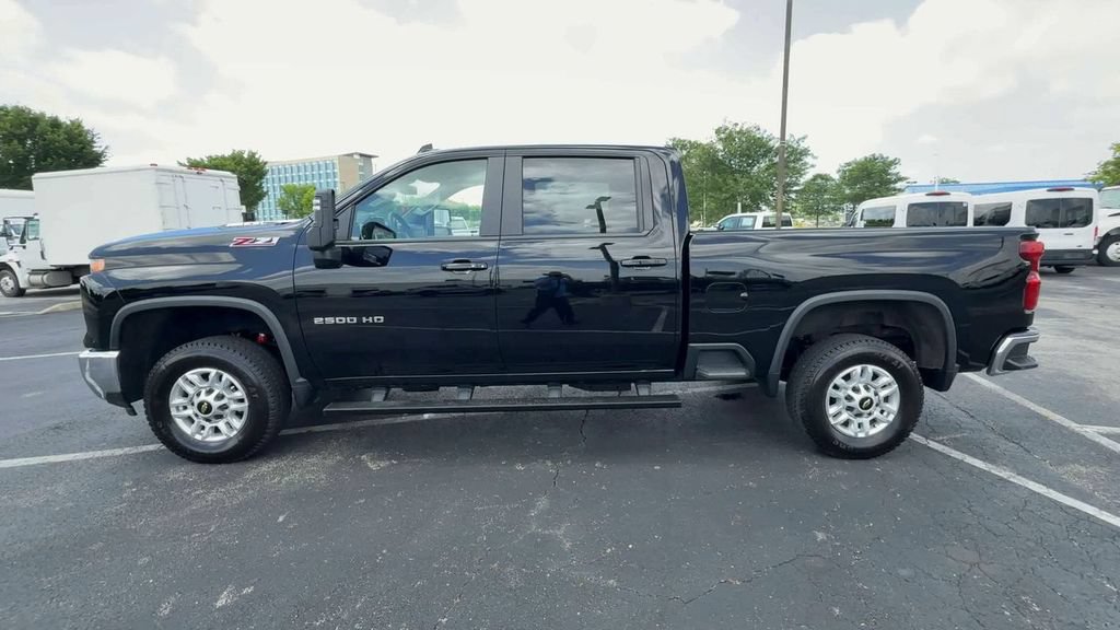 Used 2025 Chevrolet Silverado 2500 LT w/ Convenience Package AWD/4WD image 5