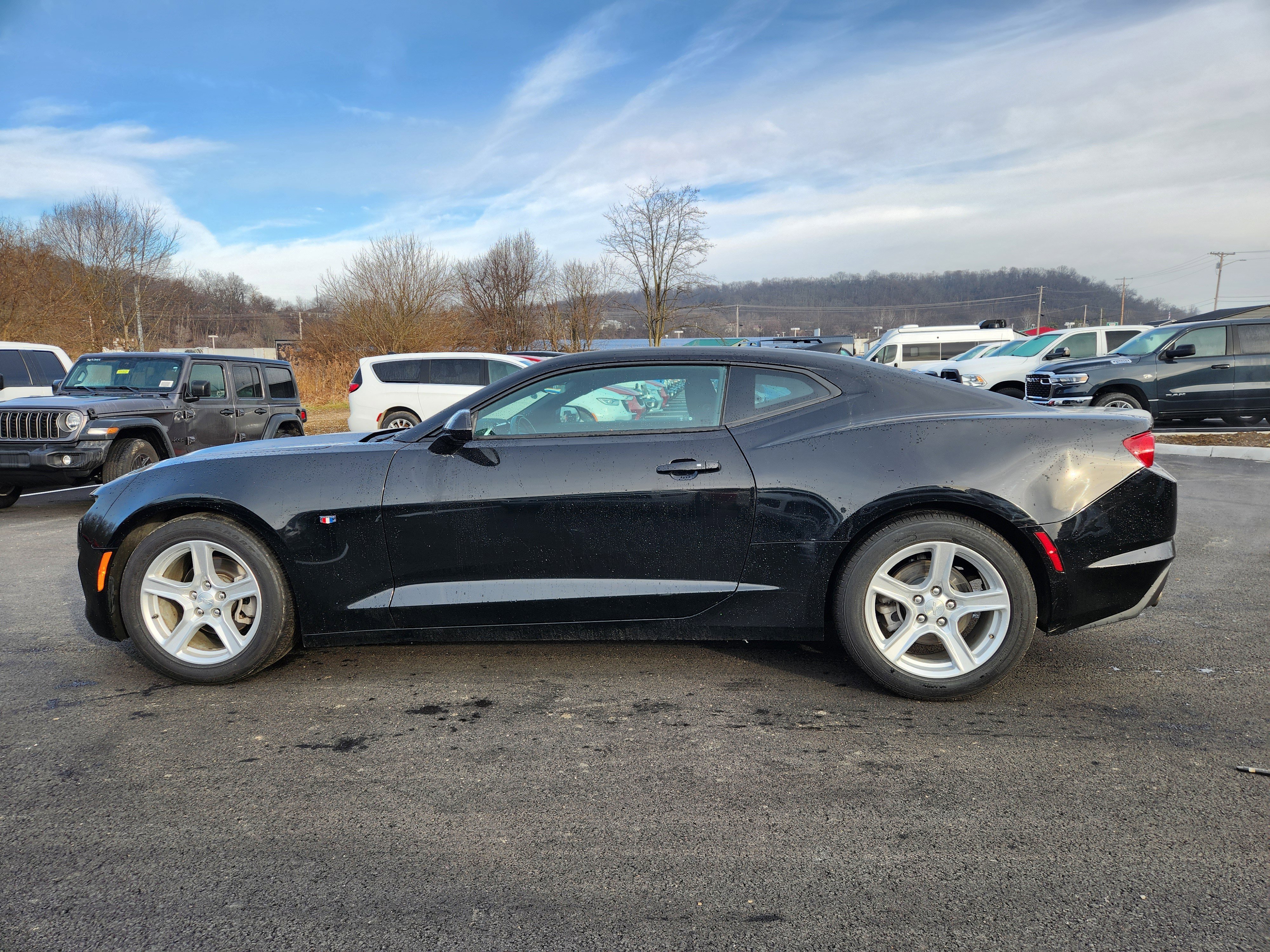Used 2023 Chevrolet Camaro LT image 17
