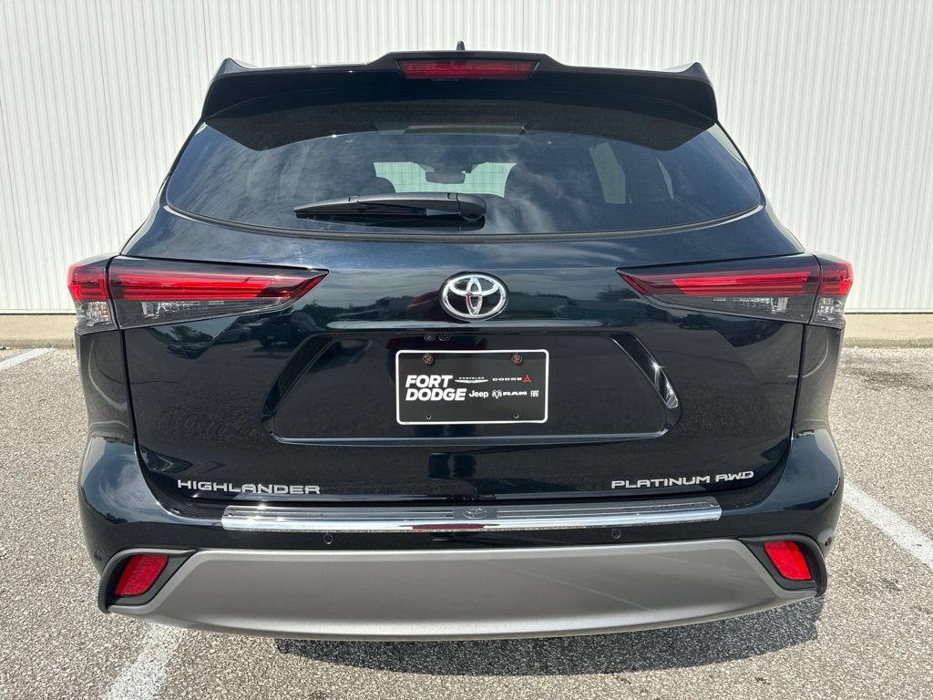 Used 2024 Toyota Highlander Platinum AWD/4WD image 6