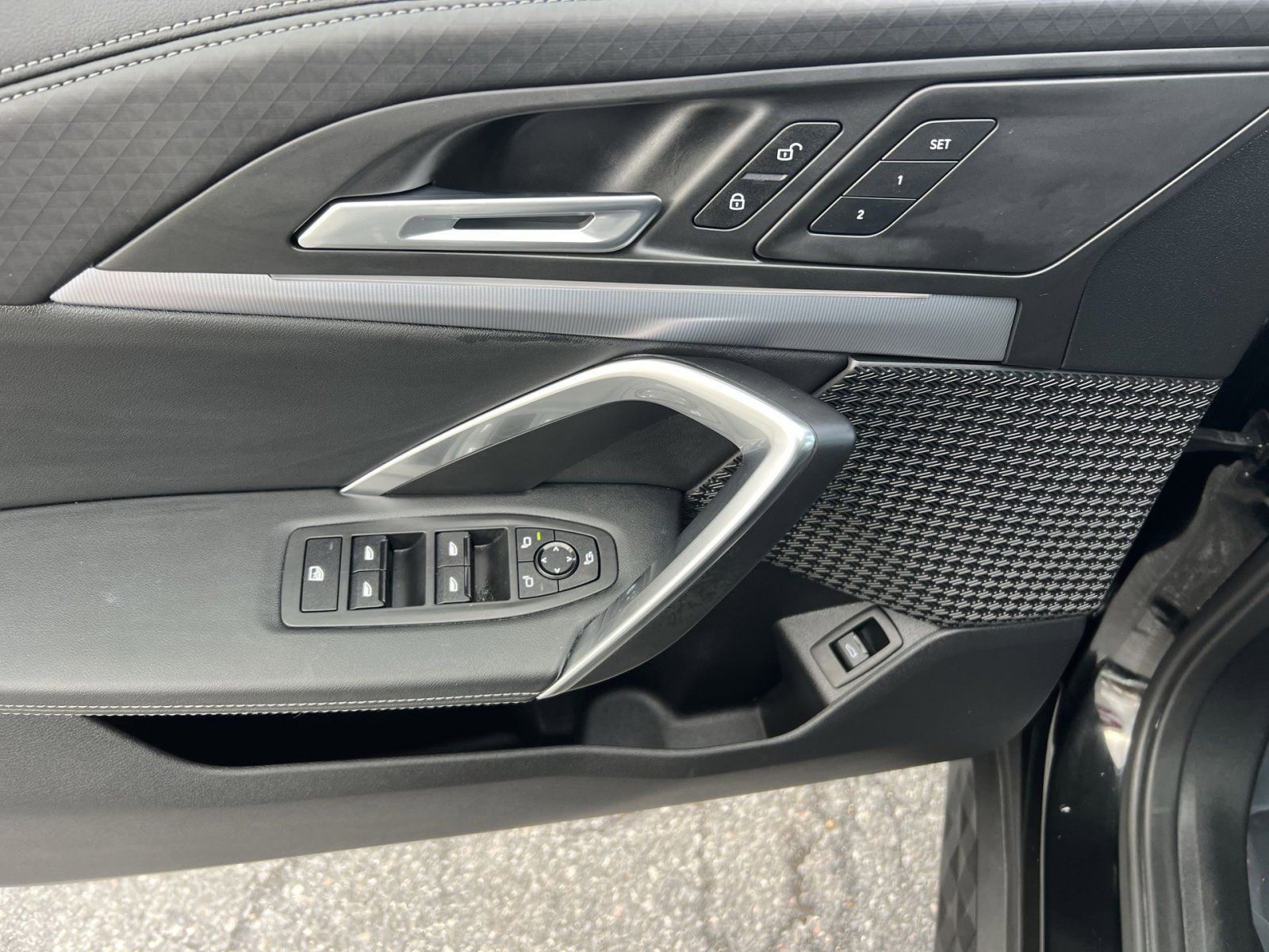 Used 2024 BMW X2 xDrive28i w/ Convenience Package image 15