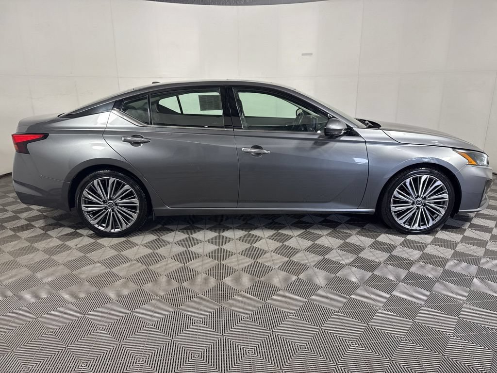 Used 2023 Nissan Altima 2.5 SL FWD image 11