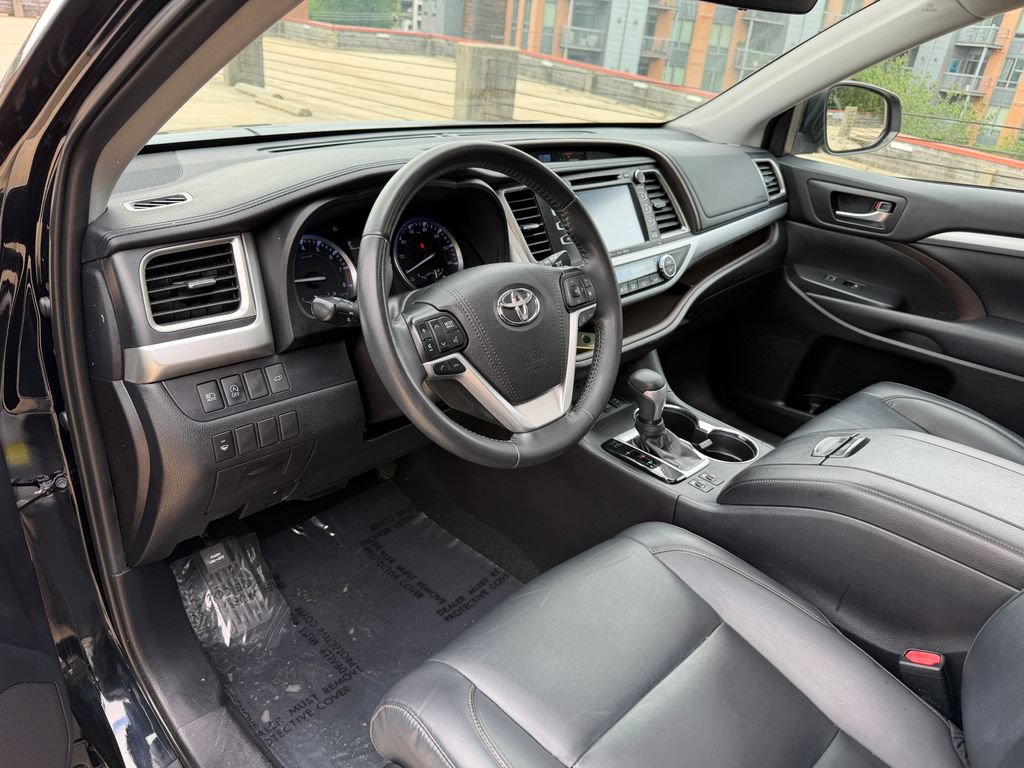 Used 2019 Toyota Highlander XLE AWD/4WD image 8